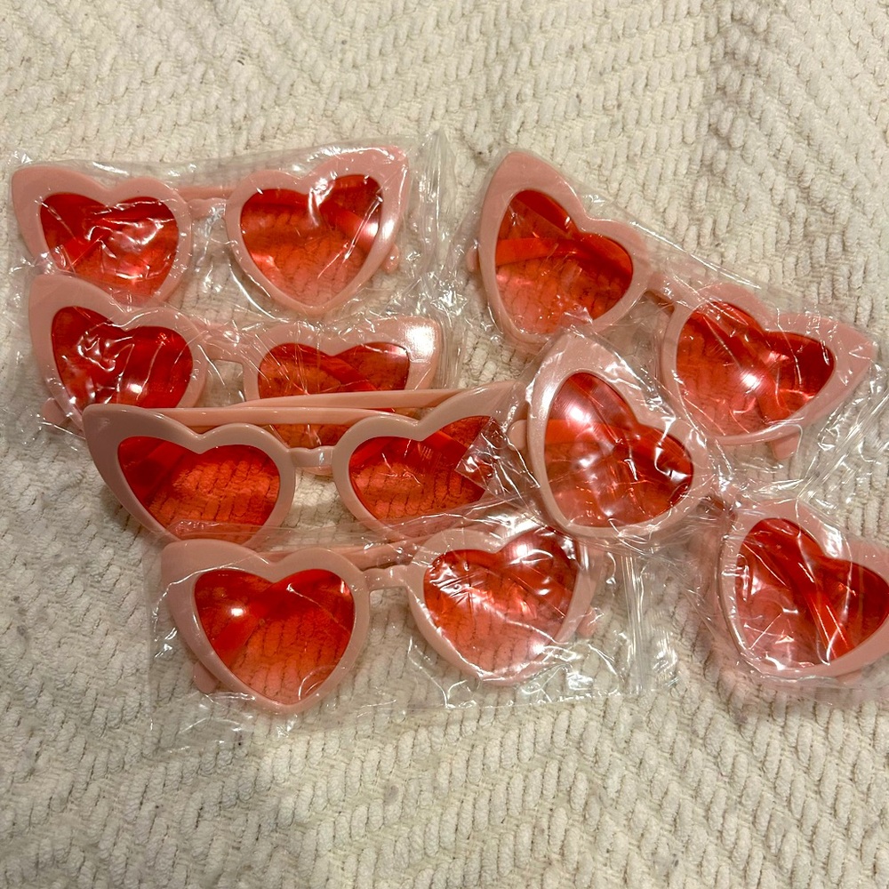 Set of 6 Heart-Shaped Pink Sunglasses
